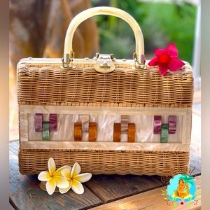 🌺Vintage Lucite Wicker/Woven handbag